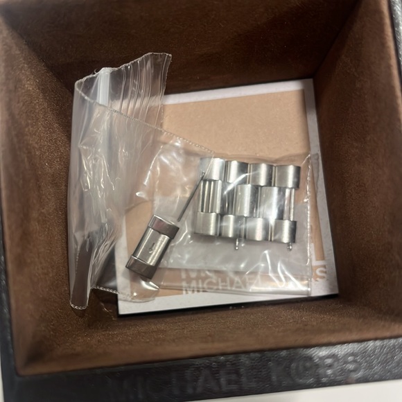 Michael Kors - Picture 5 of 5